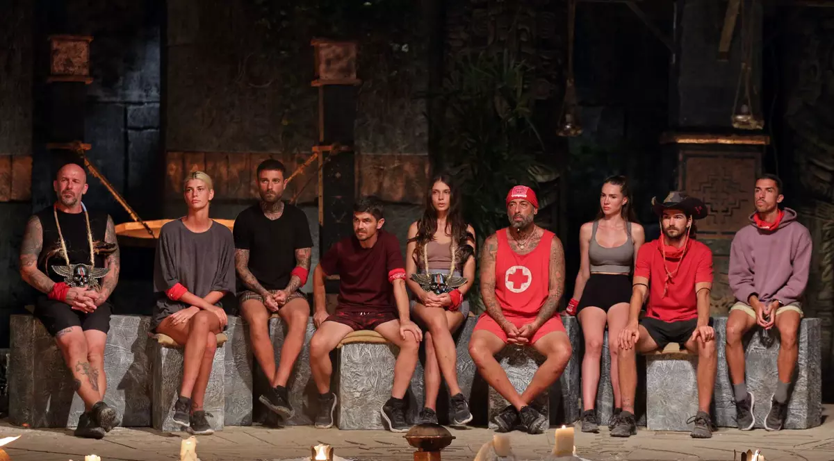 Laura Giurcanu şi TJ Miles de la „Survivor România” 2022 au dormit împreună, sub pătură. Ce spune iubitul fotomodelului despre cei doi