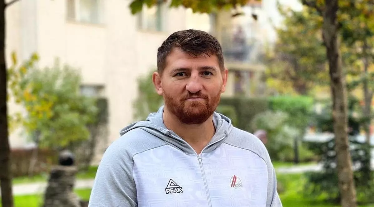 Cătălin Moroșanu a devenit tată în urmă cu două luni, însă a ținut totul secret. Soția lui a născut prematur un băiețel. Prima imagine cu bebelușul