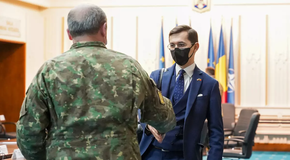 Istoria unui deputat fără istorie: Pavel Popescu. Pe mâinile cui a fost dată Comisia de apărare din Camera Deputaților