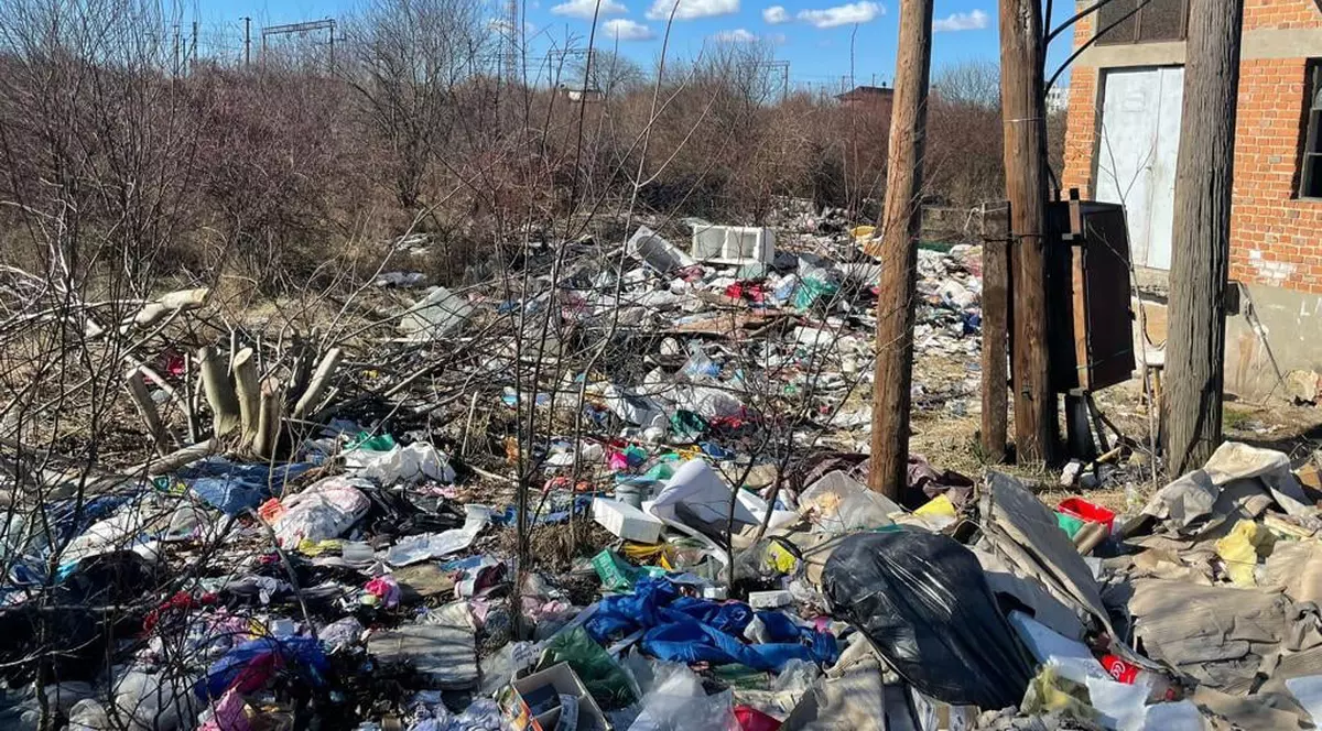 Mai multe zone unde erau arse ilegal cantități mari de deșeuri, descoperite la marginea Capitalei