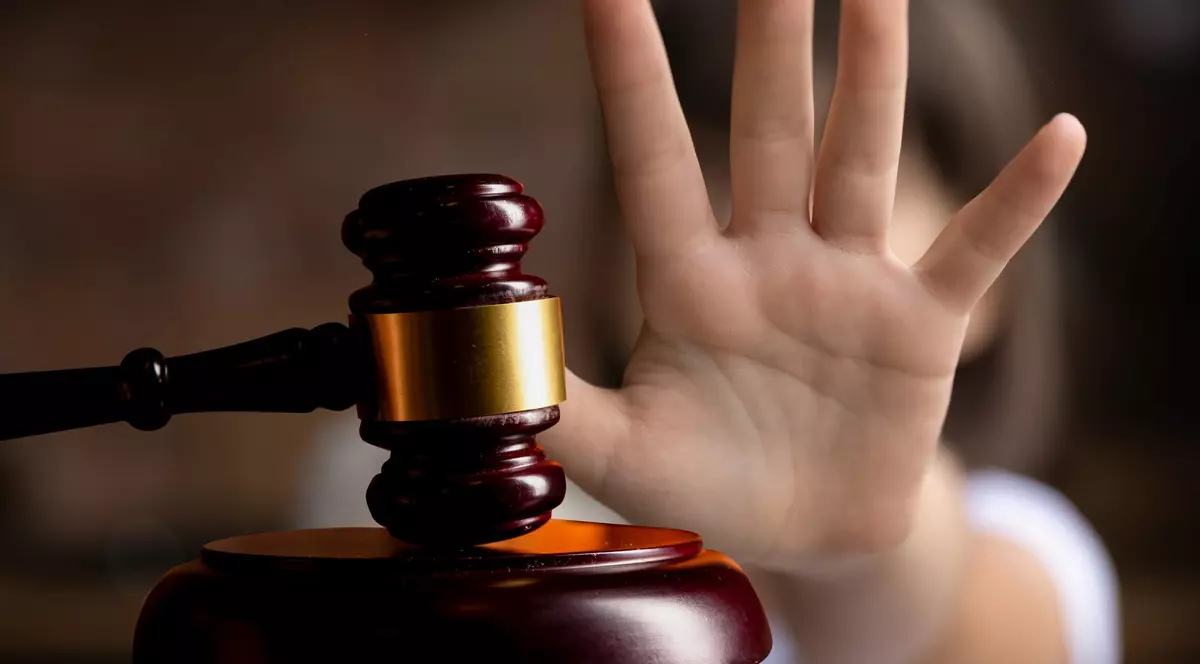 Au copiii discernământ pentru sex cu adulţi, cum crede Ministerul Justiției? Exemplul fetei de 13 ani puse să facă sex cu un bărbat de 28 de ani