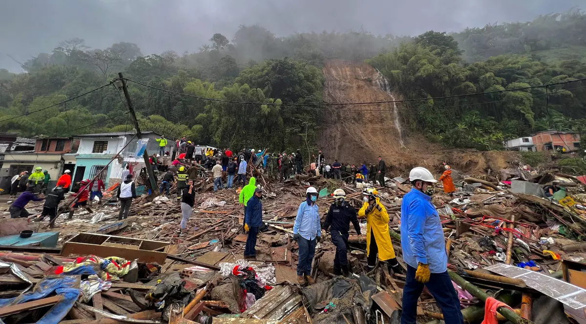 Alunecare de teren în Columbia. Cel puțin 14 morți după ce mai multe case au fost înghițite de pământ