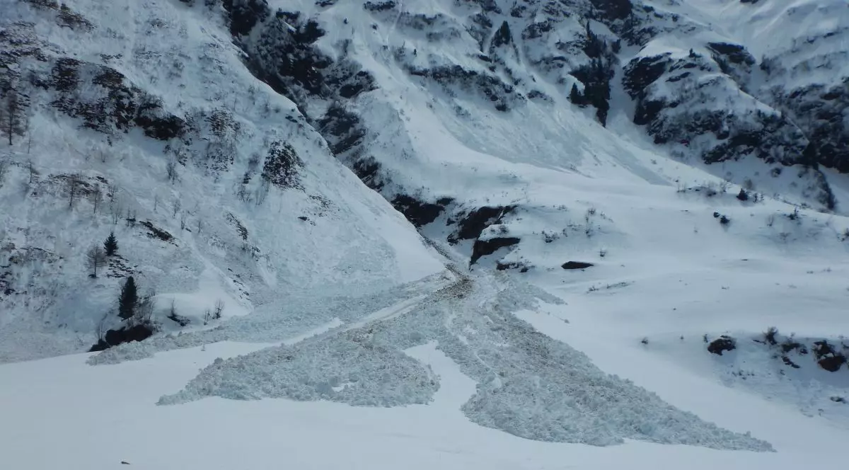 Trei avalanșe în 24 de ore, în cea mai populară zonă de schi din Austria. Opt oameni au murit