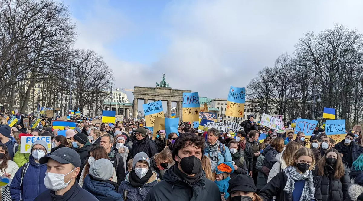 Corespondență de la uriașa manifestație din Berlin contra lui Putin. Ce spun tinerii europeni: „Am crescut în pace. E înspăimântător”