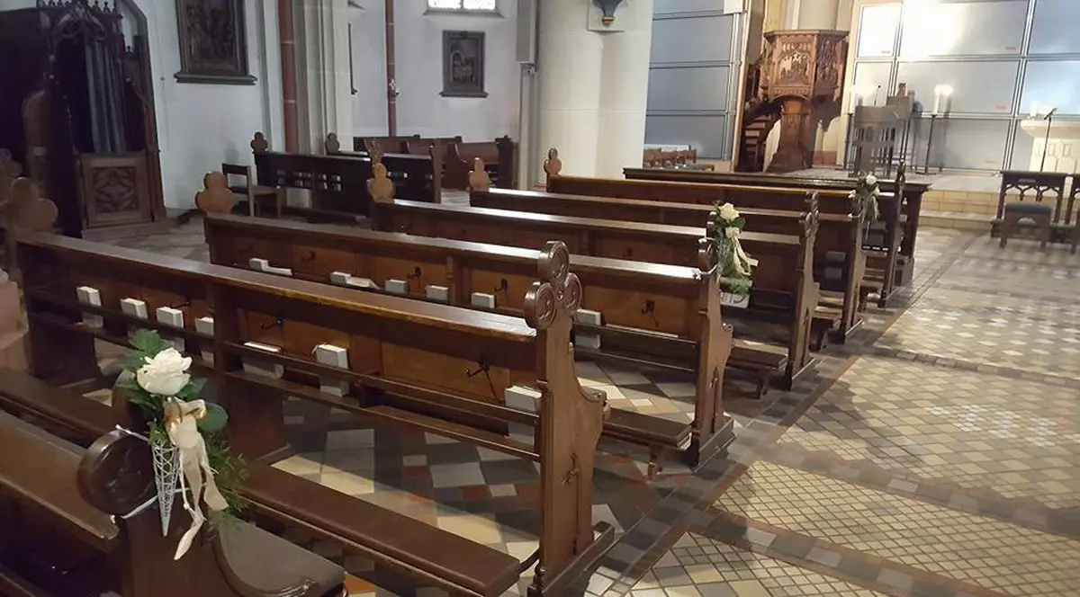 O româncă a fost prinsă furând din cutia milei, la o biserică din Germania. „N-am mai văzut așa ceva”