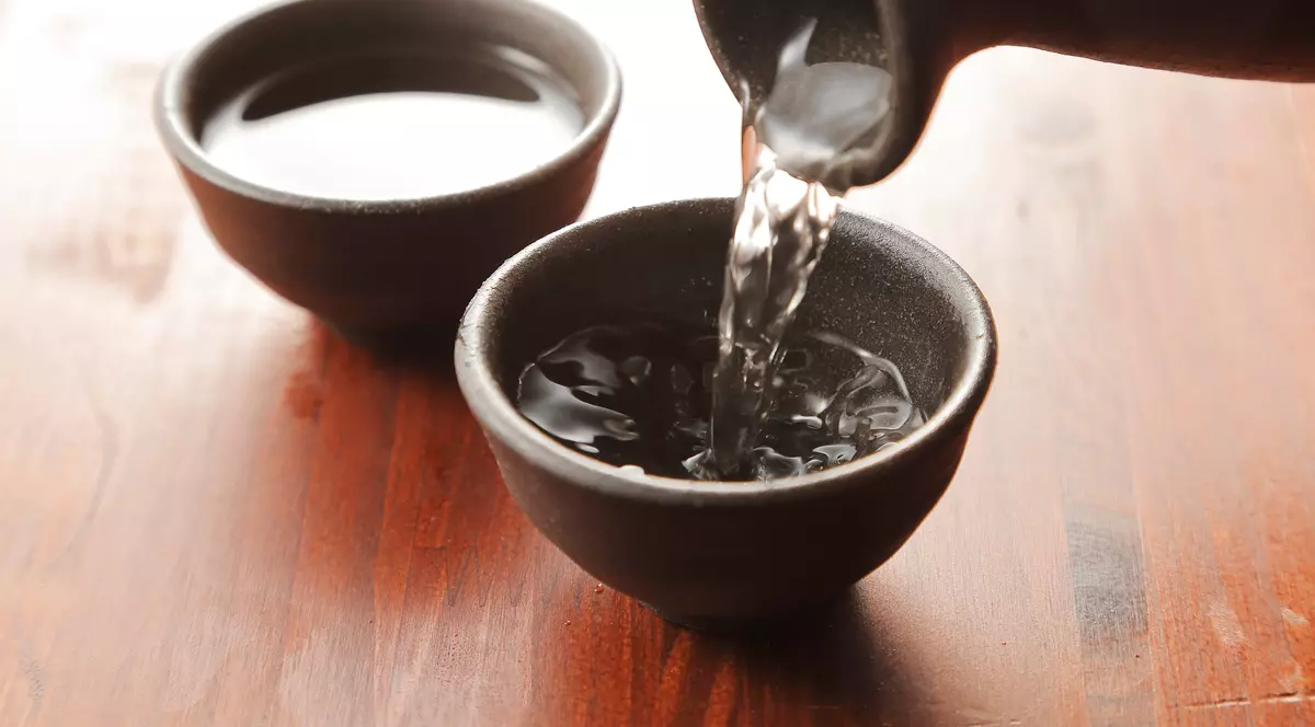 Ce este sake. Cum se prepară celebra băutură sake