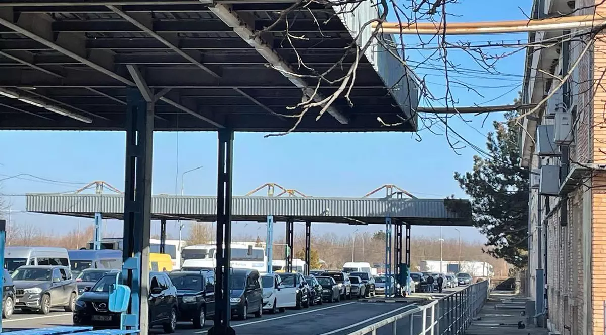 900 de ucraineni au intrat în țară prin Vama Albița. Pe aici trec cei „care își permit să ocolească sute de kilometri, pentru a fugi din calea războiului”