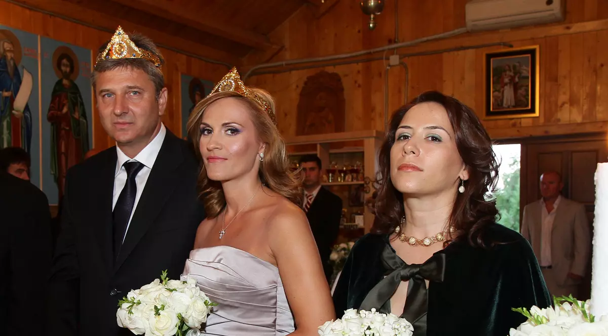 În familie. Gabriela Firea a adus-o pe nașa sa de cununie secretar general la Ministerul Familiei
