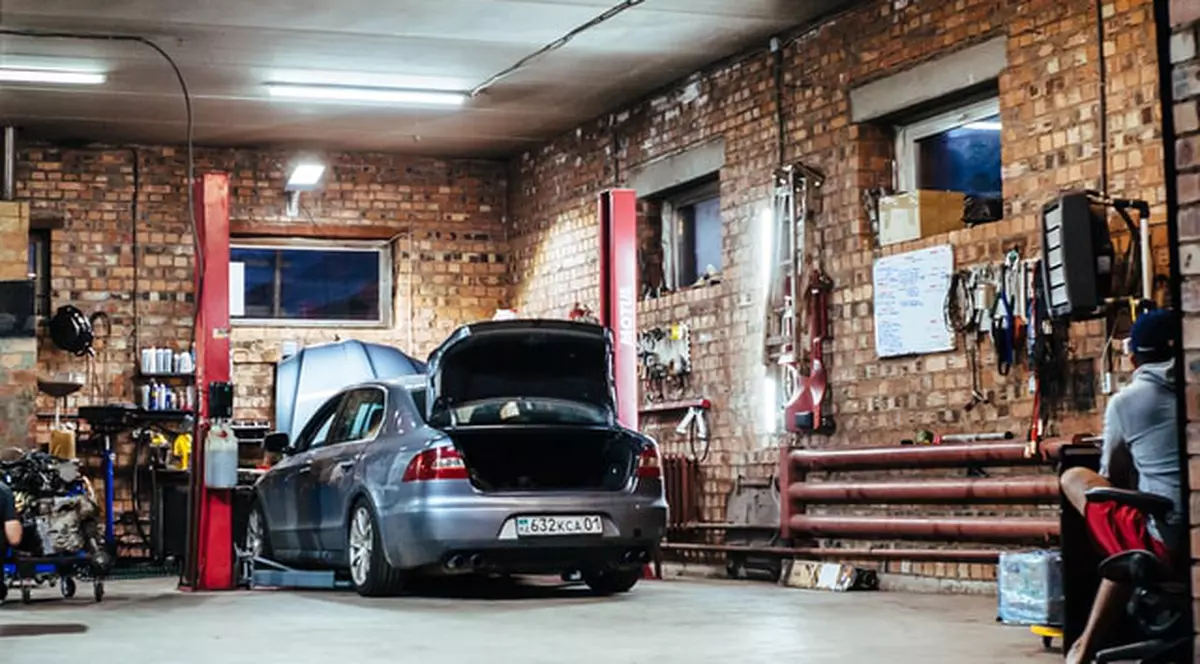 Tipuri de elevatoare auto și cum îl alegi pe cel potrivit pentru tine