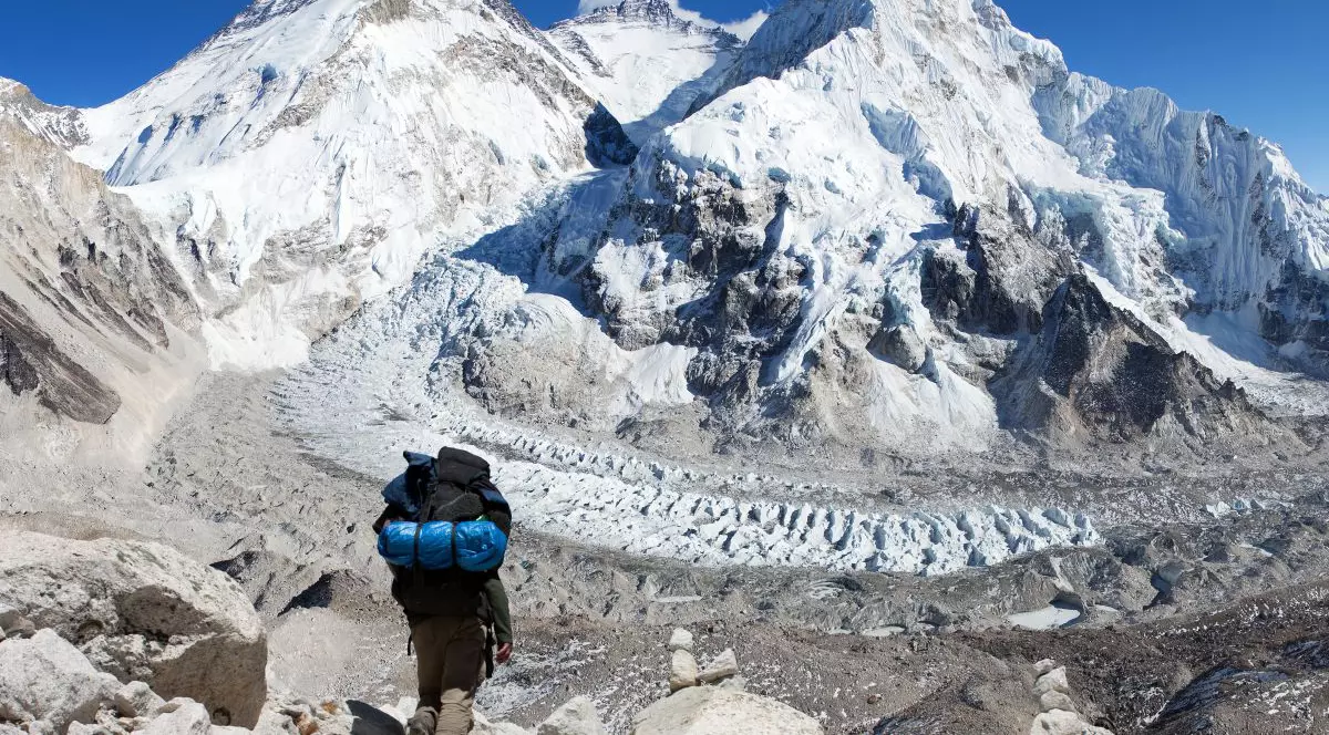 Topire accelerată a celui mai înalt ghețar de pe Everest. Gheața formată în 2.000 de ani s-a pierdut într-un sfert de secol