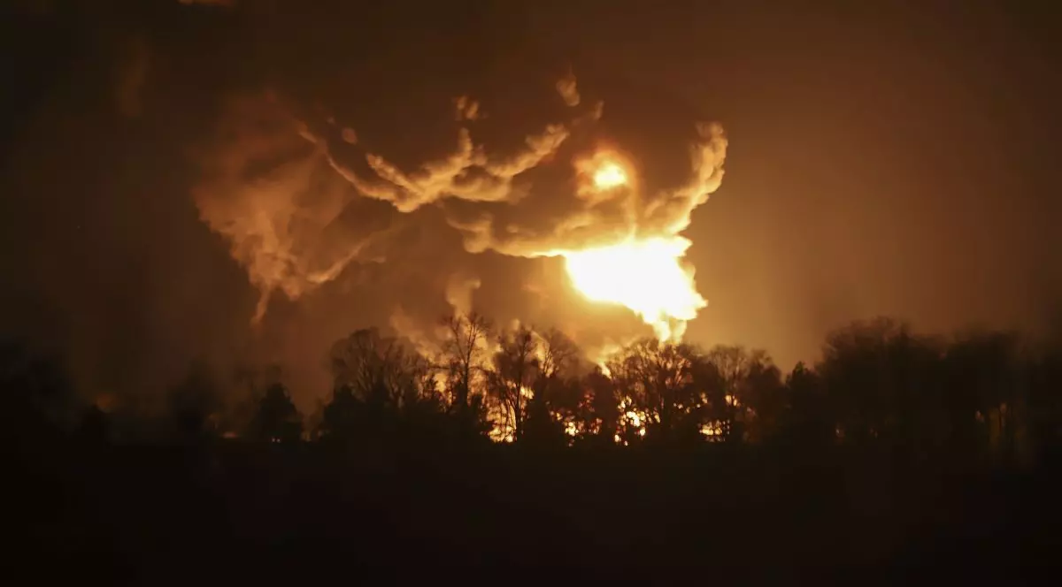 Război în Ucraina, ziua a treia. Forțele ucrainene au rezistat unei nopți de bombardamente. Noi lupte au început în mai multe orașe dimineața