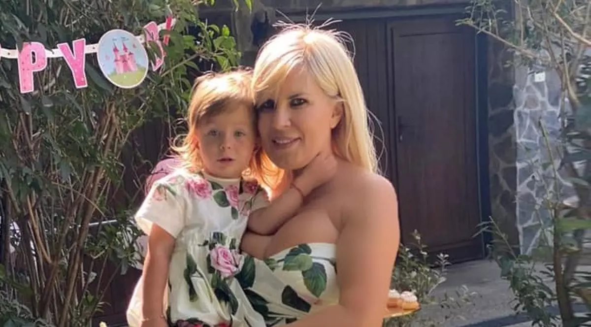 Fetița Elenei Udrea, asortată din cap până în picioare la doar 3 ani. Cum merge îmbrăcată la grădiniță Eva Maria