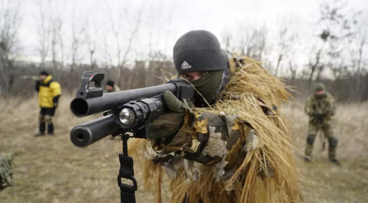 Corespondență din  Kiev | Armata de weekend a Ucrainei, cine este și cum arată: IT-iști, arhitecți și casnice din Kiev se antrenează să se lupte cu Putin