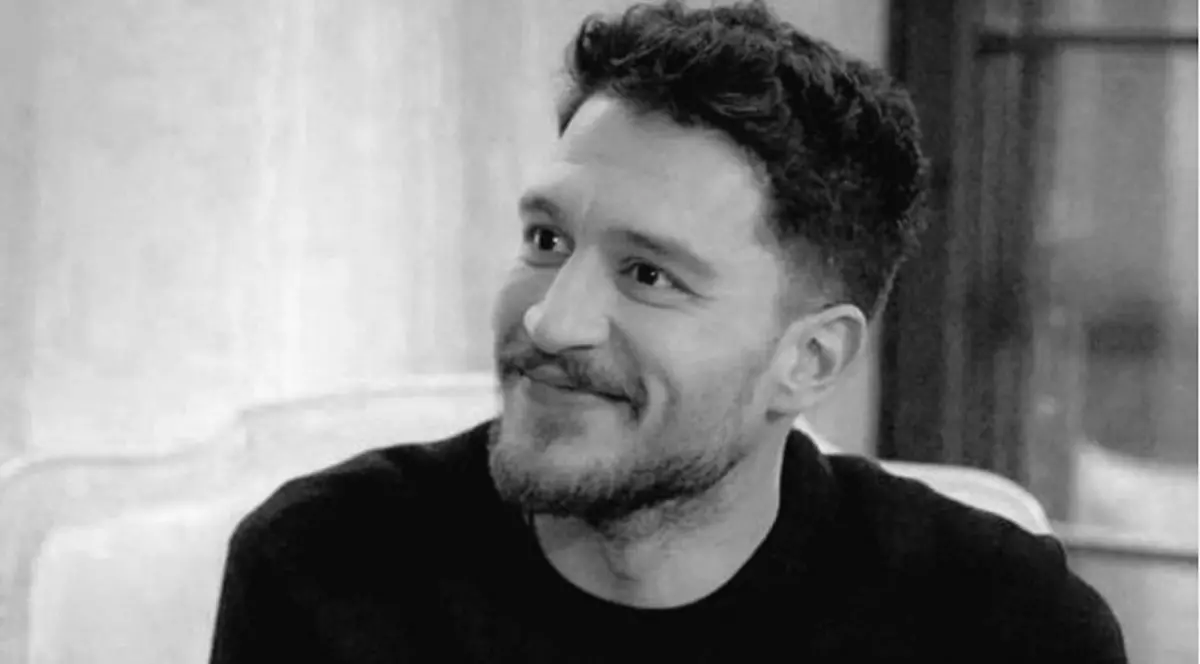 Cine e Uraz Kaygılaroğlu, Gediz din serialul „Fiica ambasadorului”. Actorul e divorțat și are o fiică