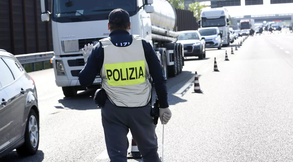O româncă a murit pe loc pe o autostradă din Italia, izbită frontal de un șofer care conducea pe contrasens