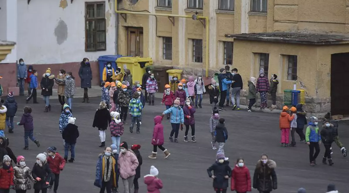 Ministrul Educației: 27.000 de elevi și peste 7.000 de angajaţi din sistemul de învăţământ sunt infectați cu COVID-19
