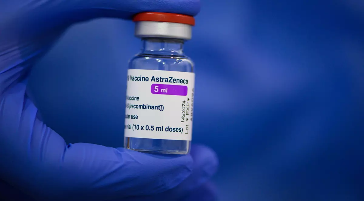 Vaccinul anti-COVID de la AstraZeneca, asociat cu un risc cardiac mai mare pentru femeile tinere, arată un nou studiu din Marea Britanie