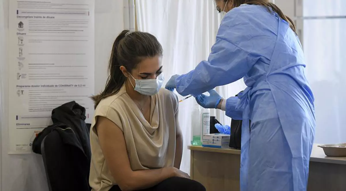 Puțin peste 17.000 de români s-au vaccinat anti-COVID-19, în ultimele 24 de ore. Doar 2.816 imunizări cu prima doză