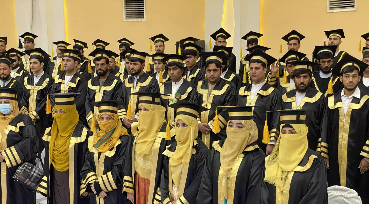 Talibanii redeschid universitățile din Afganistan cu reguli stricte pentru studente