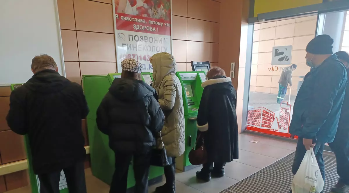 Corespondentul Libertatea, din Mariupol, la 15 km de zona ocupată de armata rusă: Ucrainenii fac cozi la bancomate, se pregătesc să plece