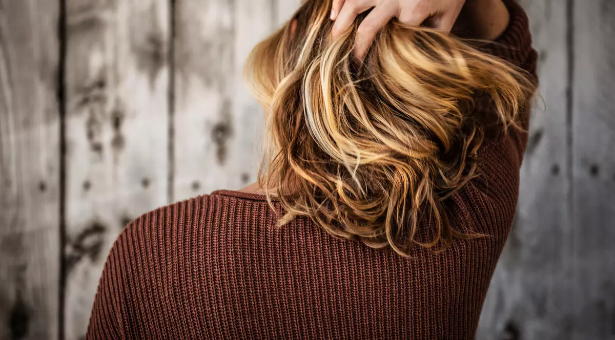 Rutina de îngrijire a părului: ce este, tipuri de tratament și produse