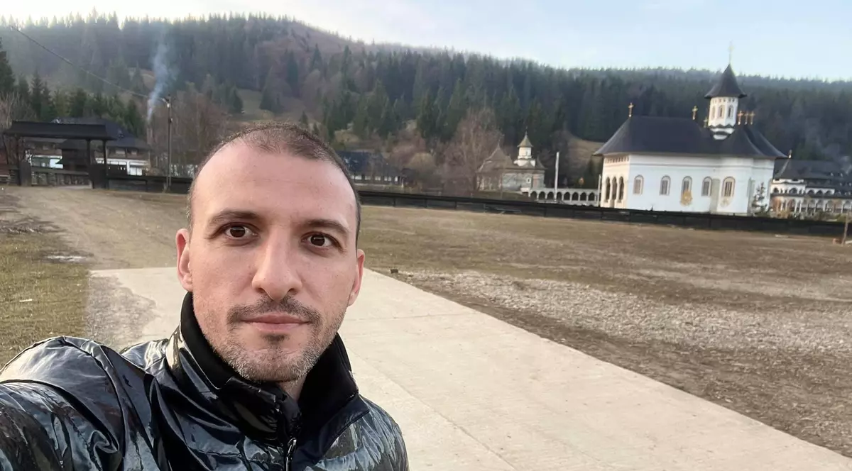 Ştefan Mandachi a rămas cu Porsche-ul în drum, din cauza cozilor de la benzinărie. „N-o să zică lumea că am făcut pana prostului?”