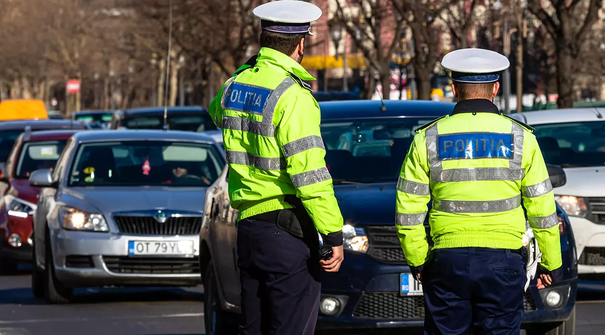 Poliţiştii din Brașov de la Rutieră acuzați de luare de mită au fost plasați sub control judiciar