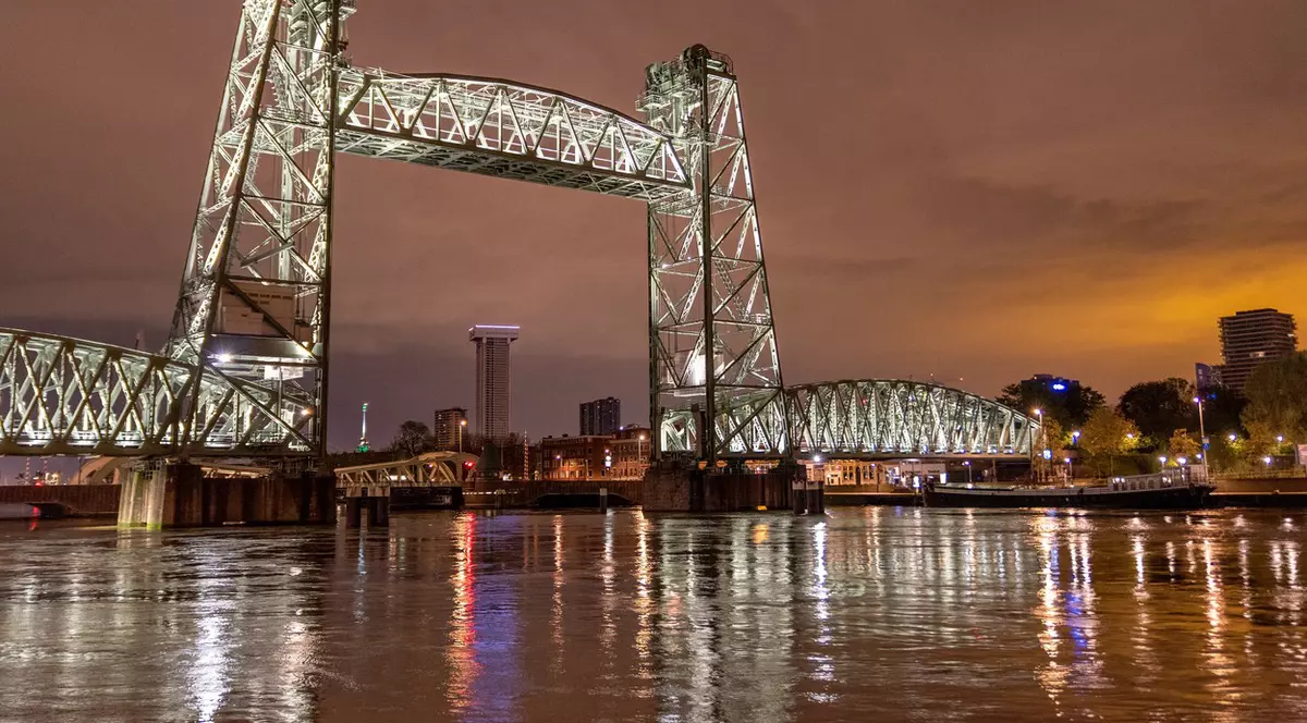 Rotterdam demontează un pod istoric ca să facă loc iahtului lui Jeff Bezos, în valoare de 430 de milioane de euro