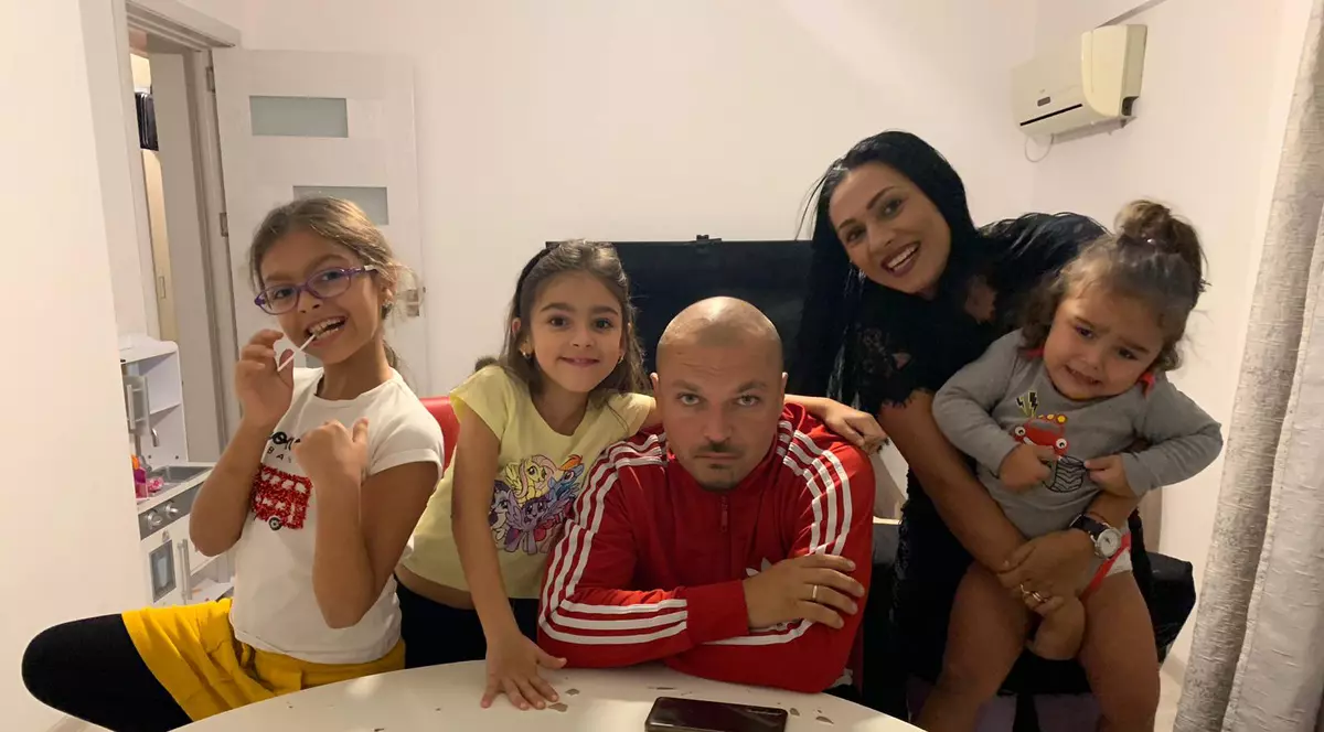 Cu ce se ocupă mama lui Puya. Artistul spune că se descurcă mai bine decât el: „Eu m-am ferit tot timpul de chestia asta”