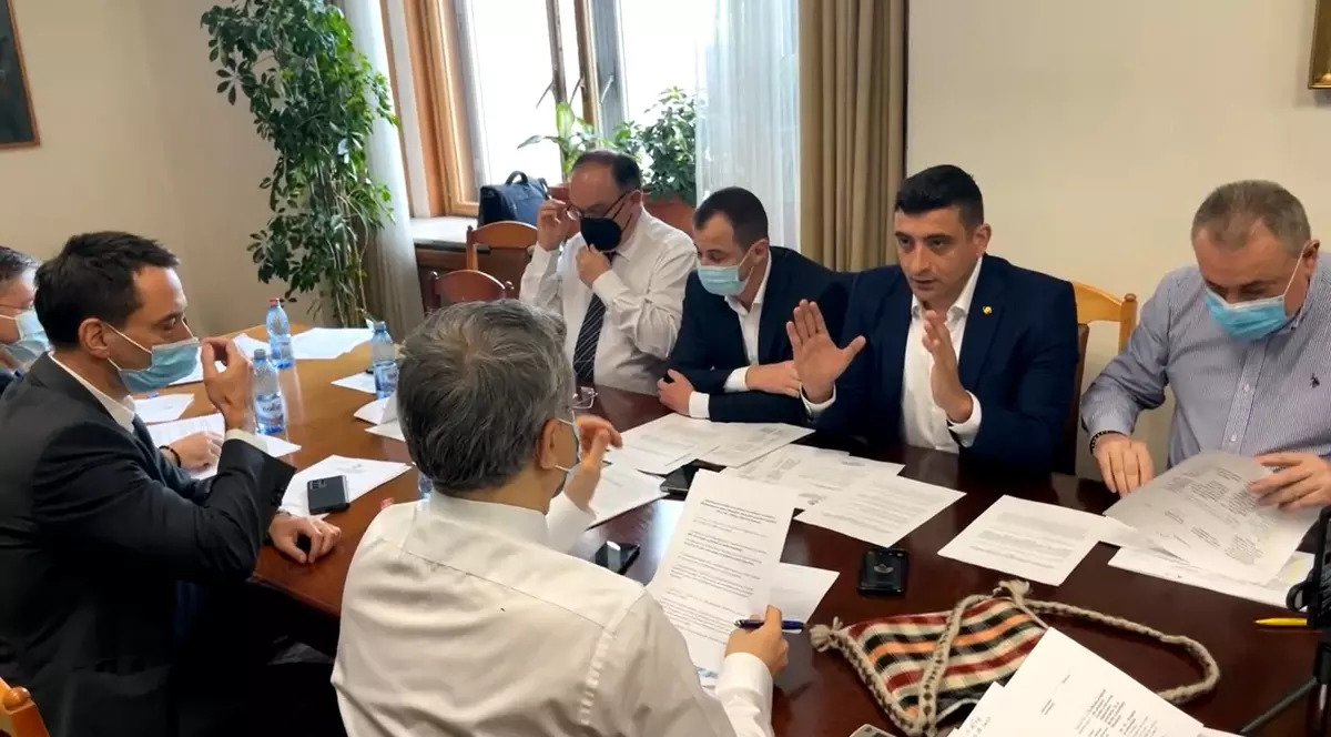 Jigniri și amenințări în comisia care decidea sancțiuni pentru scandalurile din Parlament. „Ia-ți maimuța” și „Poate te întind pe aici”
