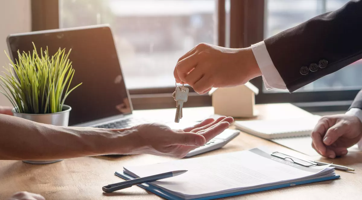 Cât poți să câștigi dacă vrei să lucrezi în imobiliare. 700 de posturi disponibile