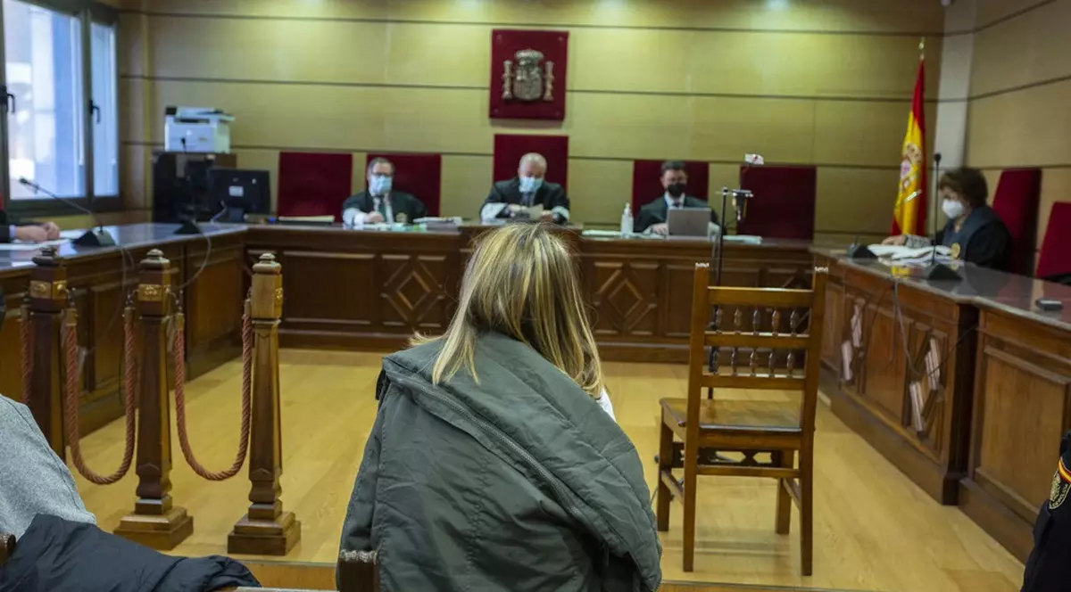 O româncă a fost condamnată la 19 ani de închisoare în Spania. A dat foc casei în care dormeau fetele ei și tatăl acestora