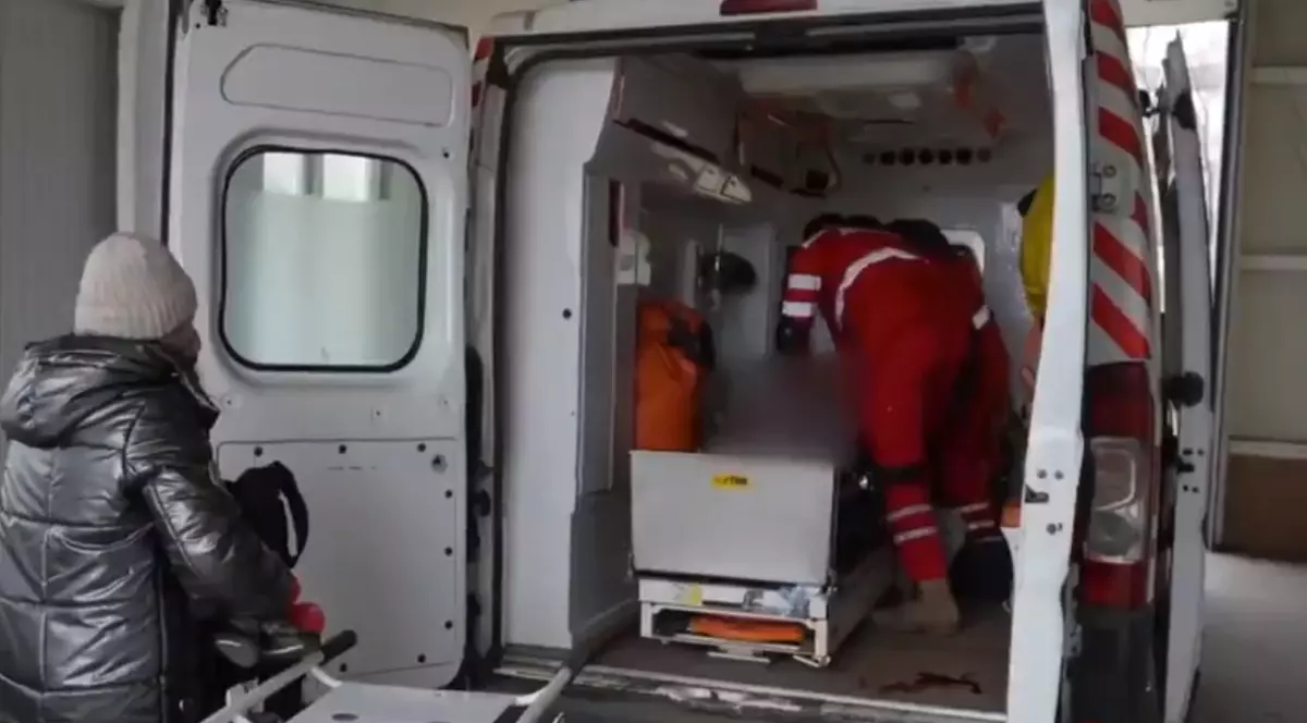 „Arată-i asta lui Putin”. Furia unui medic din Ucraina când îi moare în brațe o fetiță de 6 ani, rănită în bombardamente