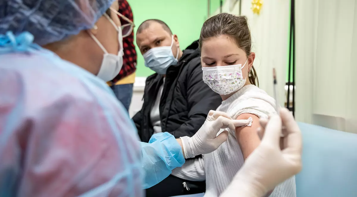 Medici din România, Marea Britanie și Israel, despre vaccinarea copiilor români între 5 și 11 ani: „Trebuia să înceapă înainte de valul Omicron”