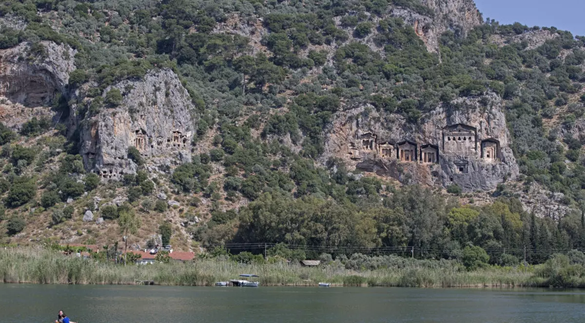 Bărbatul acuzat că și-a ucis soția gravidă împingând-o într-o prăpastie, în Turcia, condamnat la 30 de ani de pușcărie