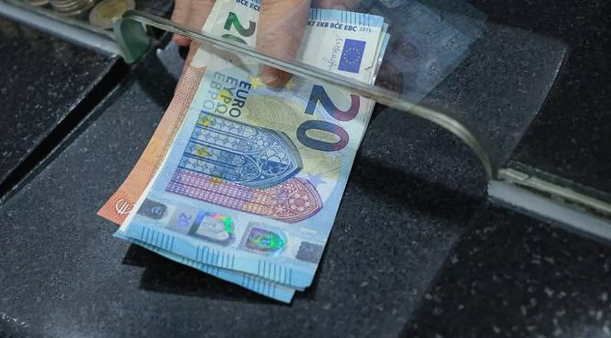 Funcționar public din Galați, prins când lua șpagă de la un condamnat căruia trebuia să-i ponteze orele de muncă în folosul comunității