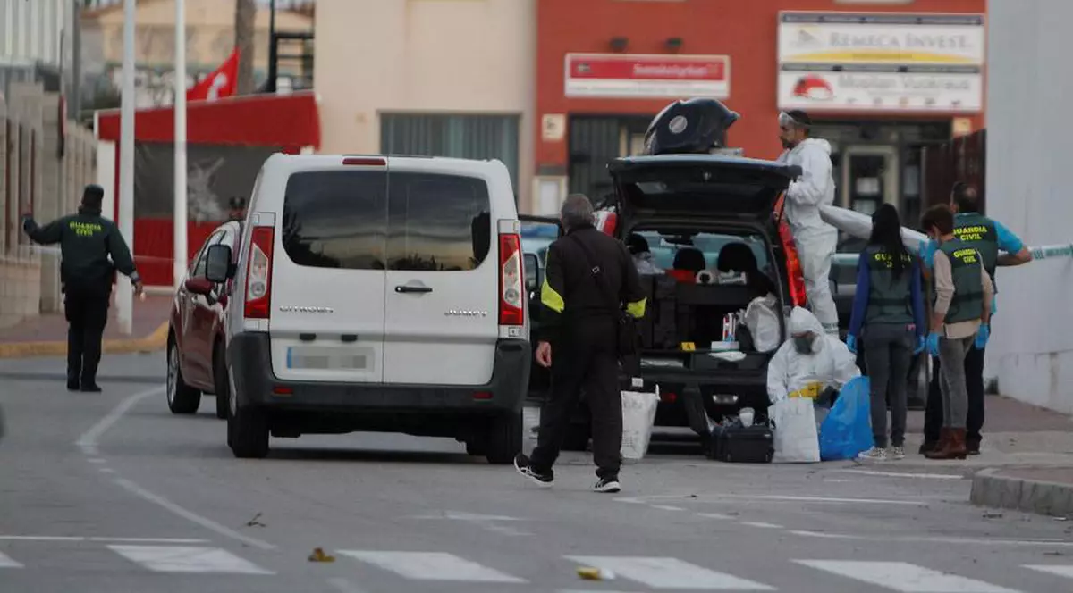 Un băiat din Spania și-a împușcat mortal mama, tatăl și fratele, după o ceartă privind notele de la școală