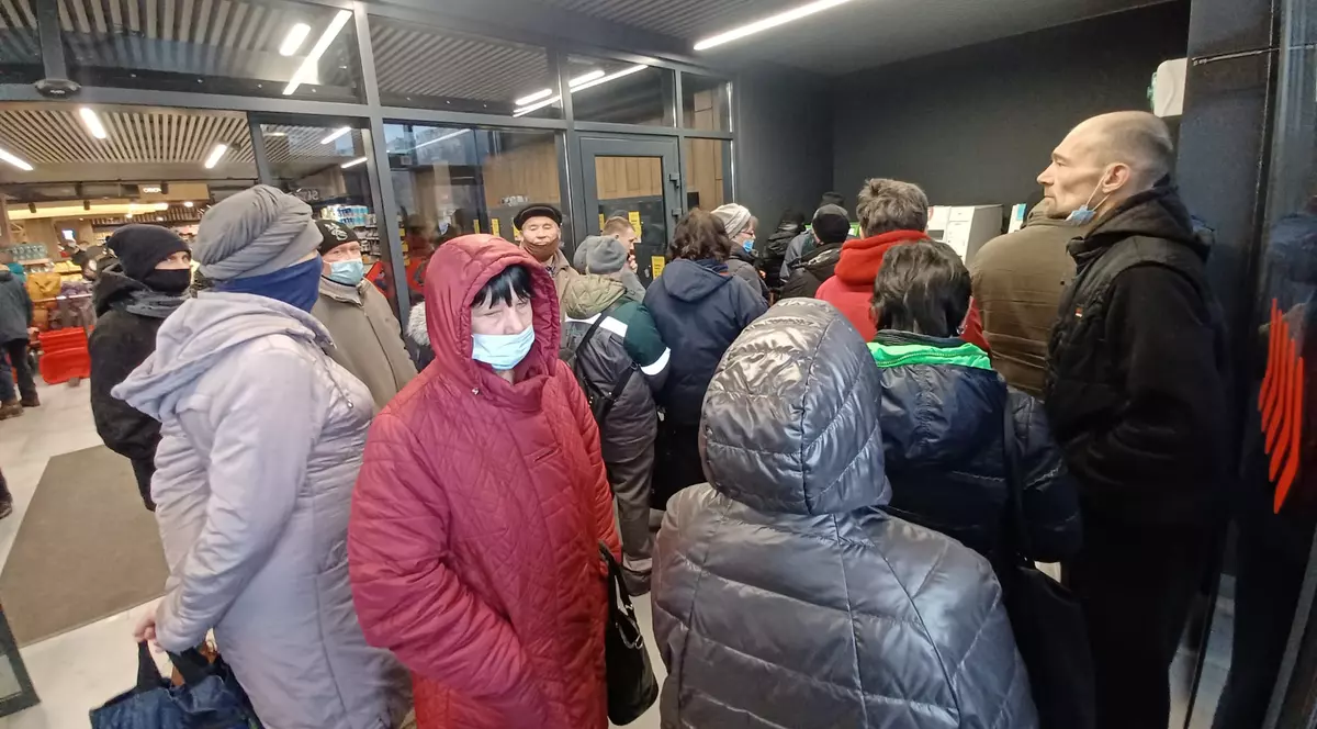 EXCLUSIV. Filmări din centrul orașului Mariupol, portul ucrainean atacat de ruși. „Oamenii își păstrează calmul la cozi uriașe”, transmite trimisul special Libertatea