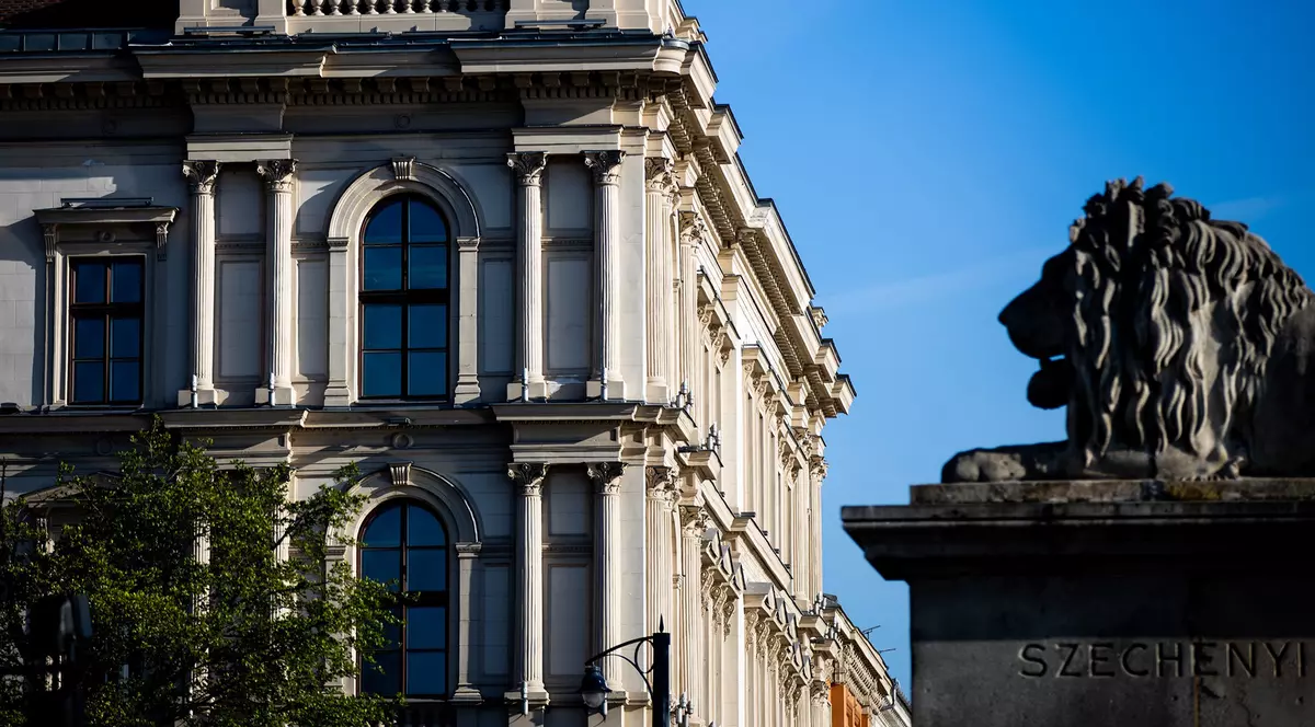 Ministerul Finanțelor a demarat procedura de ieșire din băncile controlate de Rusia. Nu știe însă când va termina și în ce condiții