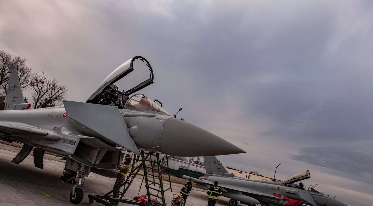 Încă patru aeronave Eurofighter Typhoon ale Forţelor Aeriene Italiene au ajuns în România
