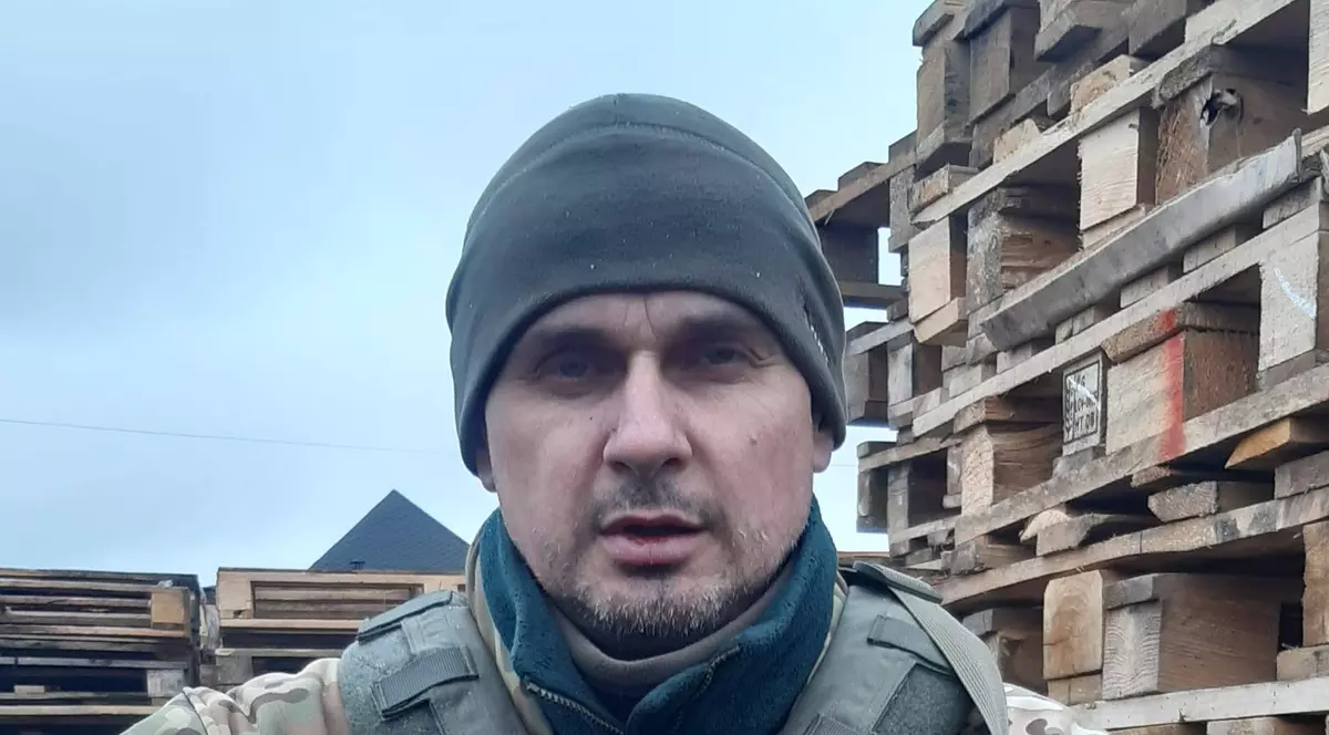 Regizorul de film ucrainean Oleg Sentsov apără Kievul în prima linie: „Am învățat să trăiesc în tranșee”