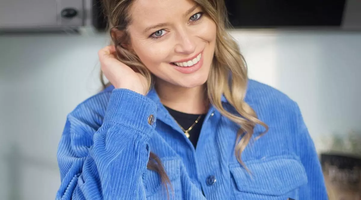 Cum arată Laura Cosoi în luna a șaptea de sarcină. Actrița și-a etalat mândră sarcina avansată. „Înfloresc”