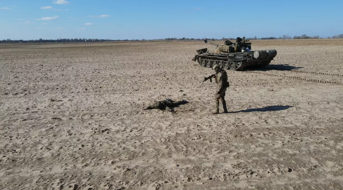 Oficial ucrainean: un soldat rus s-a predat cu tot cu tanc, pentru o recompensă de 10.000 de dolari