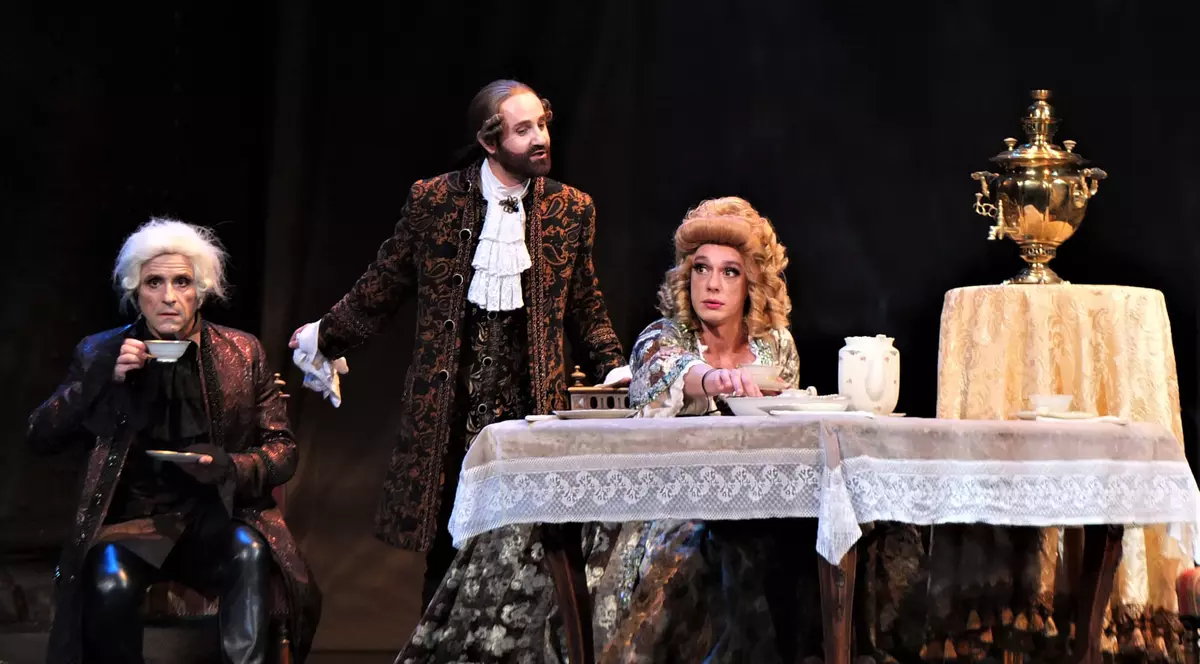 Papagalul Mut, spectacolul scris și regizat de Nae Caranfil, revine pe scena Săli Mari a Teatrului Național I.L. Caragiale din București