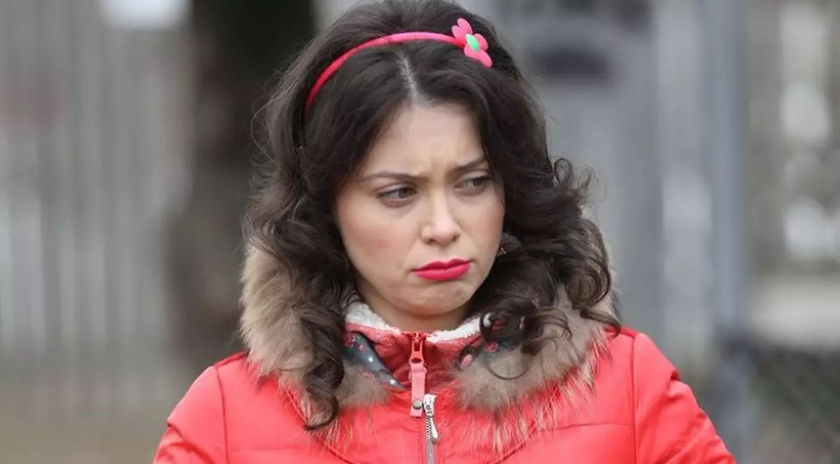 Anca Dumitra, după 10 ani în care joacă rolul Gianinei în „Las Fierbinți”. „Ea e obositoare, dar până la urmă e făcută din mine”