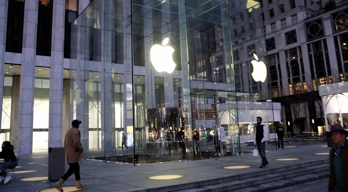 UE acuză Apple că restricţionează accesul concurenței la tehnologia sa de plată. Ce sancțiuni riscă gigantul american