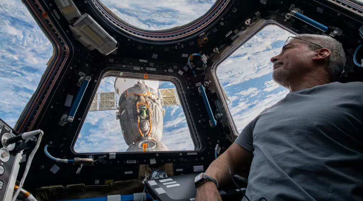 NASA contrazice ipoteza că „rușii amenință că abandonează în spațiu un astronaut american”. „Colaborarea spațială continuă”