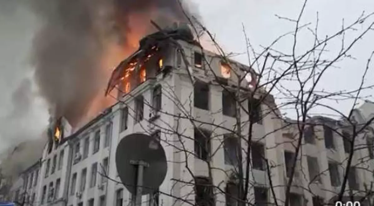 VIDEO | Bătălia pentru Harkov: O clădire guvernamentală, lovită de rachete, acuză Kievul