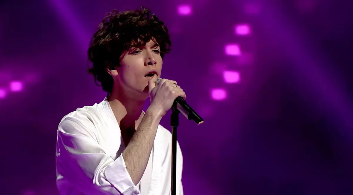 Cine este Gabriel Basco, finalist Eurovision România 2022. Este comparat cu Shawn Mendes