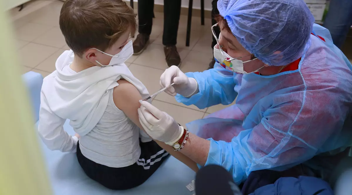 Studiu: Vaccinul anti-COVID de la Pfizer, mai puţin eficient la copiii cu vârsta între 5 și 11 ani